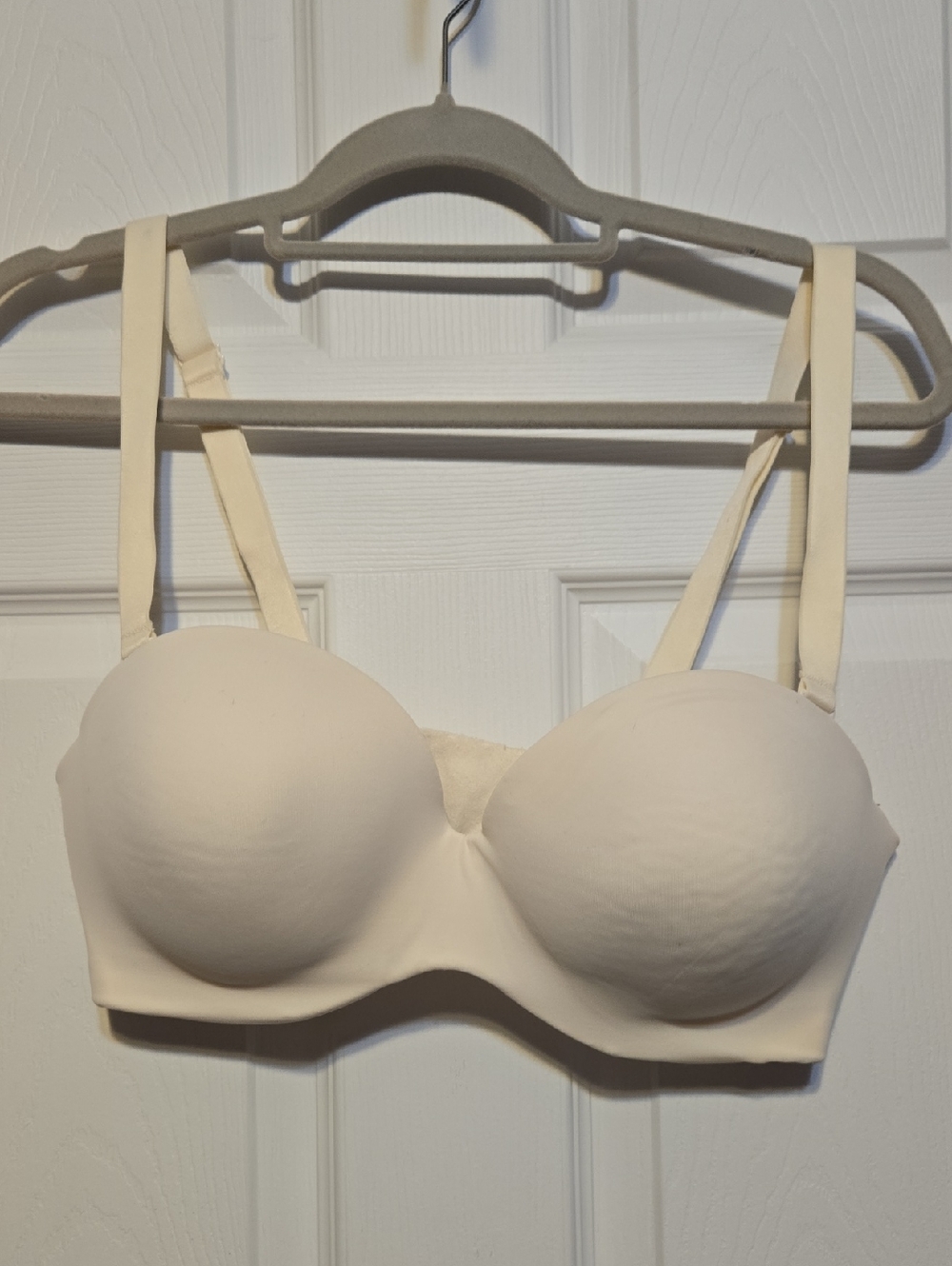 Ambrielle Cream Convertible Strapless Bra